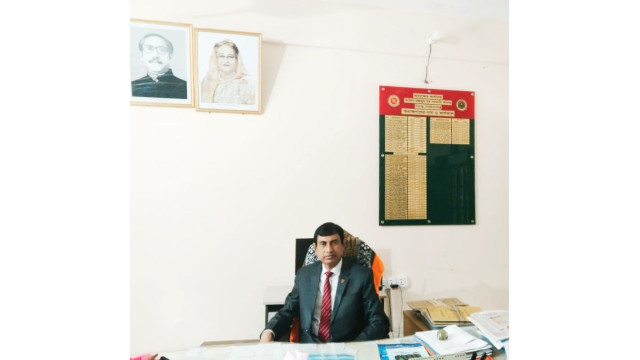 ড. মাযহারুল ইসলাম তরু আদিনা ফজলুল হক সরকারি কলেজে অধ্যক্ষ (ভারপ্রাপ্ত) হিসেবে যোগদান