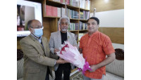 ভারতীয় সহকারী হাই কমিশনার  সঞ্জীব কুমার ভাট্টির সাথে এরফান আলীর সৌজন্য সাক্ষাৎ