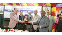 চাঁপাইনবাবগঞ্জ  জেলার সর্বোচ্চ  সেরা করদাতা পুরস্কার  পেলেন এরফান আলী 