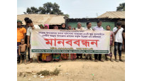 নাচোলে উচ্ছেদ আতংকে ৫০ ক্ষুদ্র ব্যবসায়ী, প্রতিবাদে মানববন্ধন 