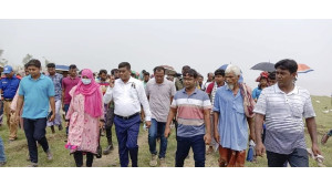 সদরের নারায়নপুর ও শিবগঞ্জের পাঁকায় পদ্মার  ভাঙ্গন পরিদর্শনে জেলা প্রশাসক 