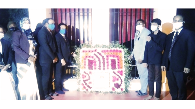 চাঁপাইনবাবগঞ্জে একুশের প্রথম প্রহরে শহীদদের প্রতি বিনম্র শ্রদ্ধা