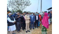  জেলা প্রশাসক একেএম গালিভ খানের  গোমস্তাপুরে আশ্রয়ণ প্রকল্পের বাড়ি পরিদর্শন 