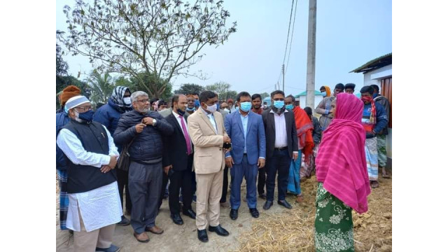  জেলা প্রশাসক একেএম গালিভ খানের  গোমস্তাপুরে আশ্রয়ণ প্রকল্পের বাড়ি পরিদর্শন 