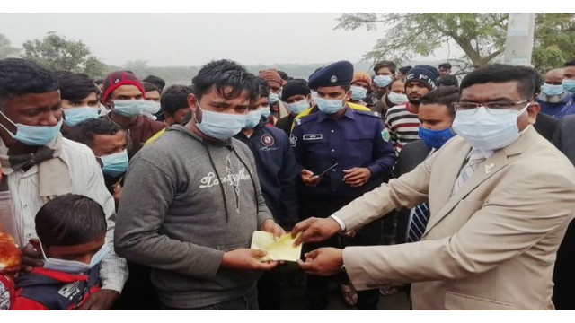   ট্রেন দুর্ঘটনায় নিহতদের পরিবারকে জেলা প্রশাসকের আর্থিক সহায়তা  