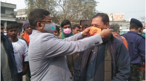 চাঁপাইনবাবগঞ্জে করোনা ও ওমিক্রণ প্রতিরোধে ২ হাজার স্থানে ৫ লাখ মাস্ক বিতরণ 