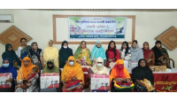  দুস্থ ও অসহায় ১৫জন নারীকে স্বাবলম্বী করতে ওয়েল ফেয়ার ক্লাবের সেলাই মেশিন ও মুদি সামগ্রী বিতরণ