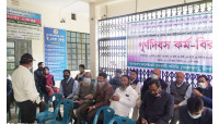 চাঁপাইনবাবগঞ্জে ৩য় শ্রেণির কর্মচারীদের পূর্ণদিবস কর্মবিরতি পালন