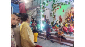 চাঁপাইনবাবগঞ্জে বিভিন্ন পূজা মন্ডপ পরিদর্শন করলেন ডা. গোলাম রাব্বানী