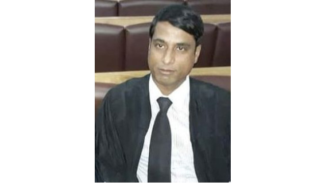চাঁপাইনবাবগঞ্জে ১১ বছর ভুয়া সার্টিফিকেট দিয়ে ওকালতি -অবশেষে বহিস্কার 