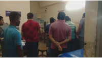 গোমস্তাপুরে আসামি আটক করতে গিয়ে হামলায় ৪ পুলিশ  সদস্য আহত