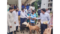 চাঁপাইনবাবগঞ্জ সদর উপজেলায় গ্রাম পুলিশদের পোষাক, ভিক্ষুকদের উপকরণ ও নগদ অর্থ সহায়তা প্রদান