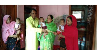 অসচ্ছল পরিবারে জন্ম নেওয়া যমজ তিন বাচ্চার পরিবারের পাসে ডা. গোলাম রাব্বানী