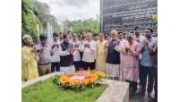 শহীদ কামারুজ্জামানের কবরে  রুহুল আমিনের শ্রদ্ধা নিবেদন ও মোনাজাত 