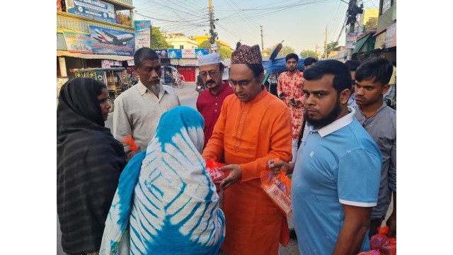  গরিব ও অসহায় রোজাদারের মাঝে ডা.  গোলাম রাব্বানীর ইফতার বিতরণ 