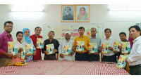 আদিনা ফজলুল হক সরকারি কলেজের বার্ষিকীর মোড়ক উন্মোচন 