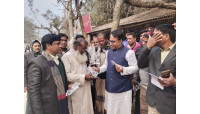 শাহজাহানপুর ইউনিয়নে নৌকা প্রতীকের ভোট চেয়ে ডা. গোলাম রাব্বানীর গণসংযোগ 
