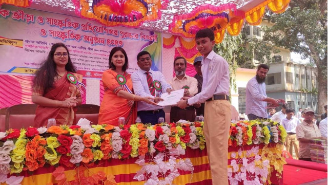 হরিমোহন স্কুলে বার্ষিক ক্রীড়া প্রতিযোগিতার পুরস্কার বিতরণ 