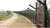 ভুল করে ভারতে ঢুকে পড়া  বিজিবি সদস্যকে ফেরত 