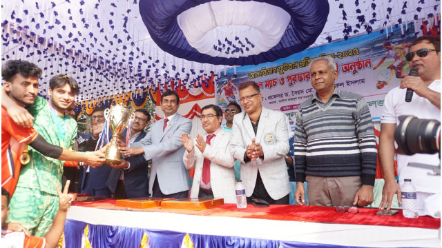 আদিনা ফজলুল হক সরকারি কলেজের ফুটবল টুর্নামেন্টে চ্যাম্পিয়ন ইতিহাস বিভাগ 