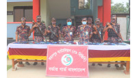 শিবগঞ্জ সীমান্তে বিজিবির ৩৩৭টি মোবাইল ফোন সেট উদ্ধার 