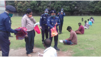 নওগাঁয় ধান কাটার শ্রমিক পাঠালো গোমস্তাপুর থানা পুলিশ
