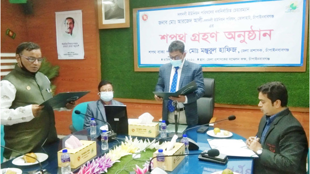 ভোলাহাটের দলদলি ইউনিয়ন পরিষদের নবনির্বাচিত চেয়ারম্যান আরজেদ আলীর শপথ গ্রহণ