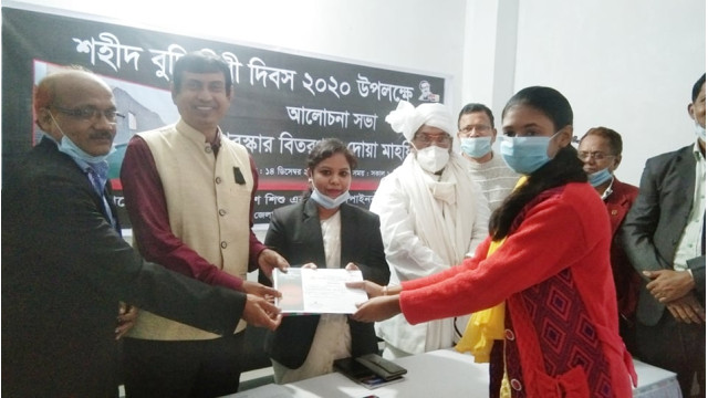 শহীদ বুদ্ধিজীবী দিবস উপলক্ষে শিশু একাডেমীর আলোচনা দোয়া ও পুরস্কার বিতরণ 
