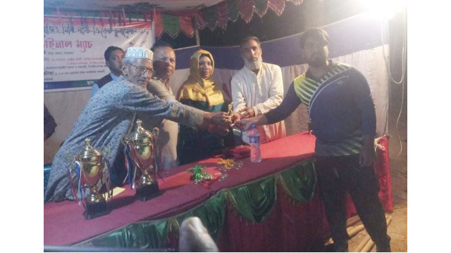 মিনি নাইট ক্রিকেট টুর্নামেন্টের ফাইনাল ও পুরস্কার বিতরণ অনুষ্ঠিত  