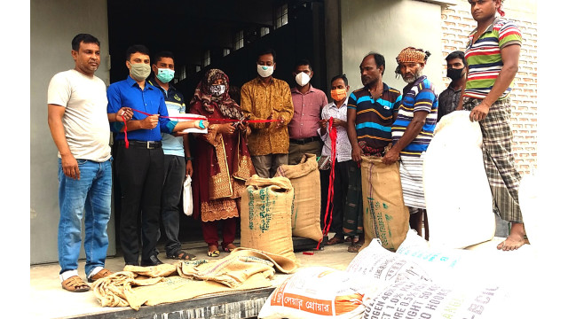 নাচোলে খাদ্য গোডাউনে  সরকারীভাবে গম ক্রয়ের উদ্বোধন 