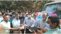 চাঁপাইনবাবগঞ্জে নায্য মূল্যে  ভ্রাম্যমাণ দুধ, ডিম ও মাংস বিক্রয় কার্যক্রমের  উদ্বোধন 