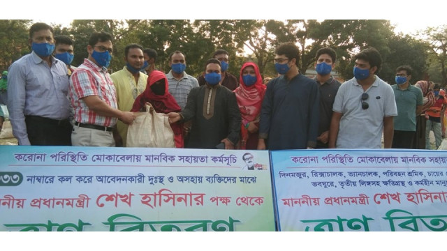 চাঁপাইনবাবগঞ্জে প্রধানমন্ত্রী শেখ হাসিনার পক্ষ থেকে ত্রান বিতরণ 