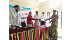 বিদায় সংবর্ধনা ও আদিবাসী শিক্ষার্থীদের কলেজ পোশাক বিতরণ