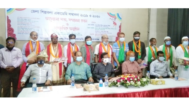 চাঁপাইনবাবগঞ্জে ৯ গুণী ব্যক্তি ও এক সংগঠন পেল সম্মাননা পদক 