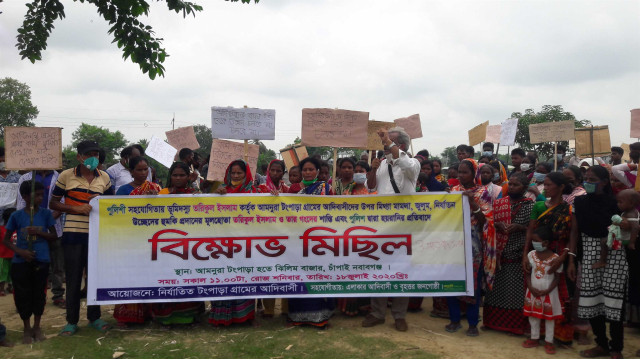 চাঁপাইনবাবগঞ্জে আদিবাসীদের উপর মামলা, নির্যাতন ও উচ্ছেদের প্রতিবাদে বিক্ষোভ