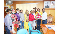  জেলা প্রশাসককে টেকনিক্যাল  অ্যাণ্ড   বিজনেস ম্যানেজমেন্ট কলেজ পরিবারের  ফুলেল শুভেচ্ছা 