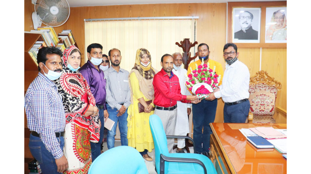  জেলা প্রশাসককে টেকনিক্যাল  অ্যাণ্ড   বিজনেস ম্যানেজমেন্ট কলেজ পরিবারের  ফুলেল শুভেচ্ছা 