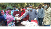 শুক্রবার গ্রামীণ ট্রাভেলস্ এর ১০নং ওয়ার্ডের বিভিন্নস্থানে খাদ্য সামগ্রী বিতরণ