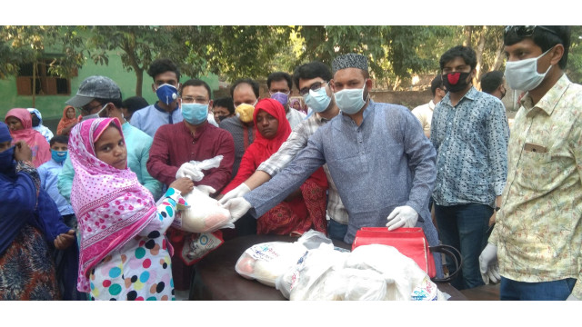 শুক্রবার গ্রামীণ ট্রাভেলস্ এর ১০নং ওয়ার্ডের বিভিন্নস্থানে খাদ্য সামগ্রী বিতরণ