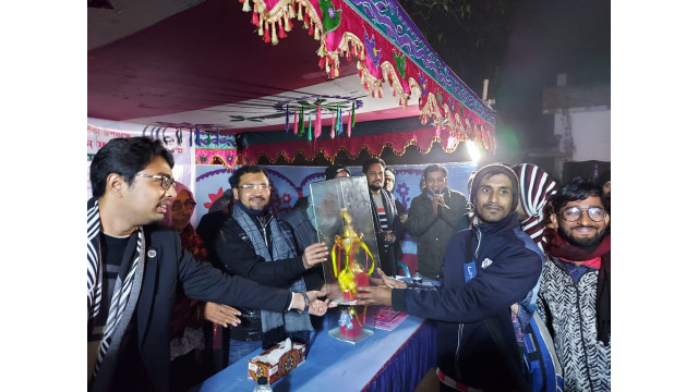 দ্বারিয়াপুর  ফেন্ড সার্কেল ব্যাডমিন্টন প্রতিযোগিতার ফাইনাল অনুষ্ঠিত 