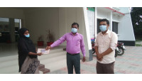 তিন গৃহকর্মীকে আর্থিক সহায়তা দিল চাঁপাইনবাবগঞ্জ সদর উপজেলা 