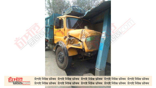 চাঁপাইনবাবগঞ্জে টোল প্লাজায় ট্রাক