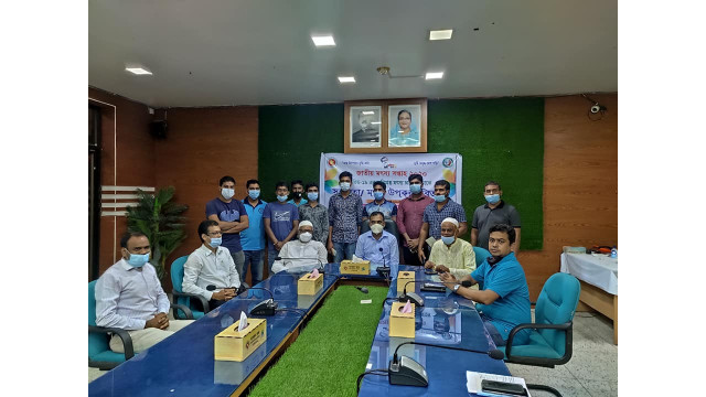 করোনায় ক্ষতিগ্রস্থ ১০ জন ছাত্র মৎস্য উদ্যোক্তাকে জেলা প্রশাসনের আর্থিক সহায়তা
