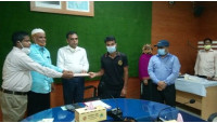 প্রতিবন্ধী, মেধাবী শিক্ষার্থী ও করোনায় ক্ষতিগ্রস্থদের জেলা প্রশাসনের আর্থিক সহায়তা