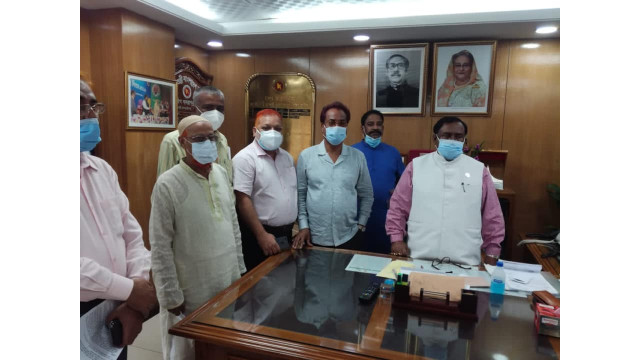 খাদ্যমন্ত্রী সাধন চন্দ্র মজুমদারের সাথে এরফান আলীর মতবিনিময়