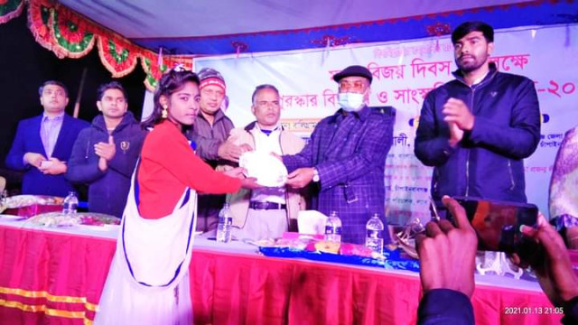 বালিগ্রামে মহান বিজয় দিবস  উপলক্ষে পুরস্কার বিতরণ ও সাংস্কৃতিক অনুষ্ঠান    