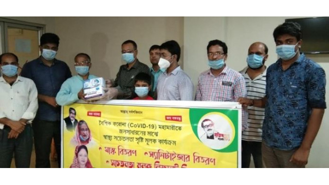 চাঁপাইনবাবগঞ্জ চক্ষু হাসপাতালে এমপি জেসির উদ্যোগে মাস্ক ও স্যানিটাইজার বিতরণ 