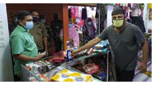 মাস্ক ব্যবহার ও নিরাপদ দূরত্ব বজায় না রাখায় ১৫ হাজার টাকা জরিমানা