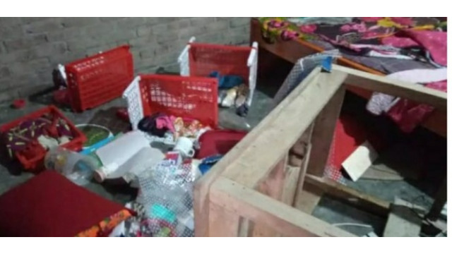 মরদানায়  বাড়ি ভাঙ্গচুরসহ গরু-ছাগল ও নগদ টাকা লুট করে নিয়ে গেছে দূর্বৃত্তরা
