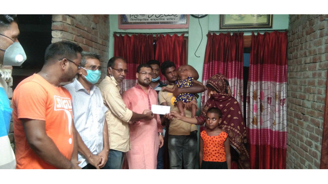 জটিল রোগে আক্রান্ত শিশু তাসমিমার চিকিৎসার জন্য ৫০ হাজার টাকা দিলো গ্রামীণ ট্রাভেলস্ 